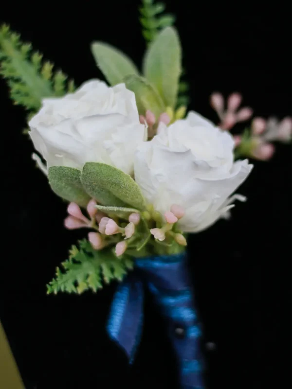 WHITE FOREVER BOUTONNIERE - Image 2