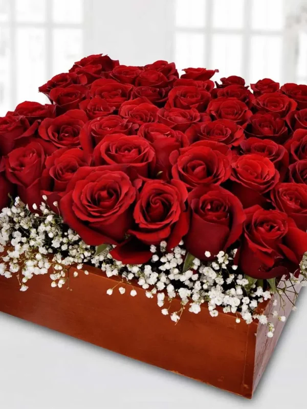 BOXED RED ROSES